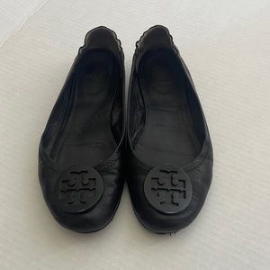 Well-loved Tory Burch Minnie travel flats black size 7